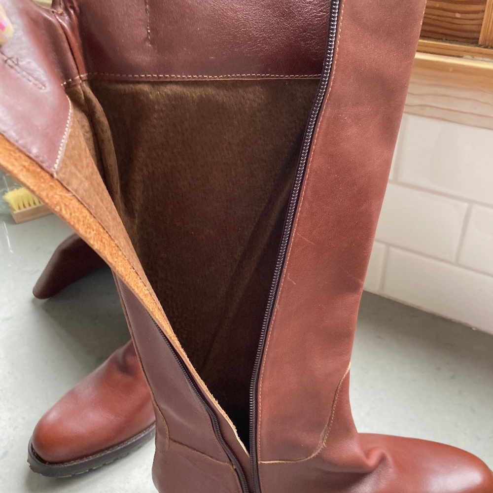 Elegant Brown Heeled Boots - Picture 8 of 12